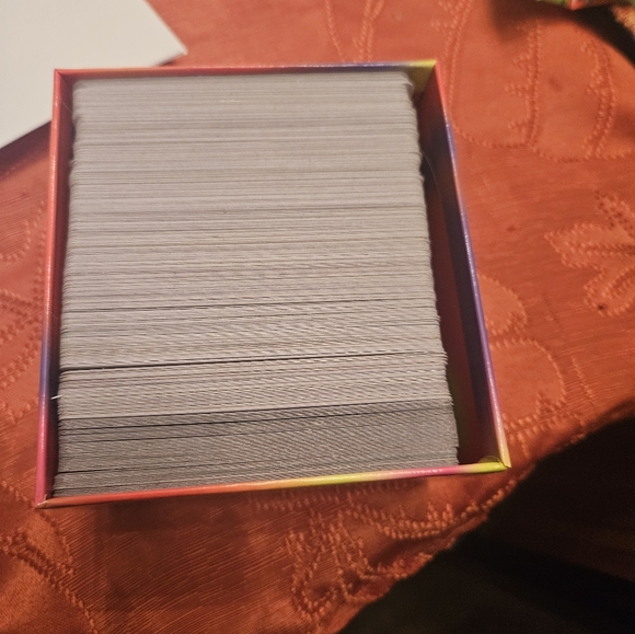 Cards Against Humanity Absurd Box - Picture 2 of 2